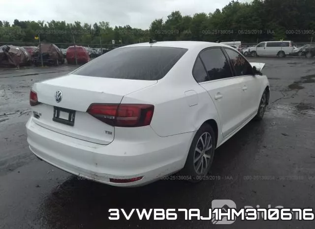 3VWB67AJ1HM370676_4.webp