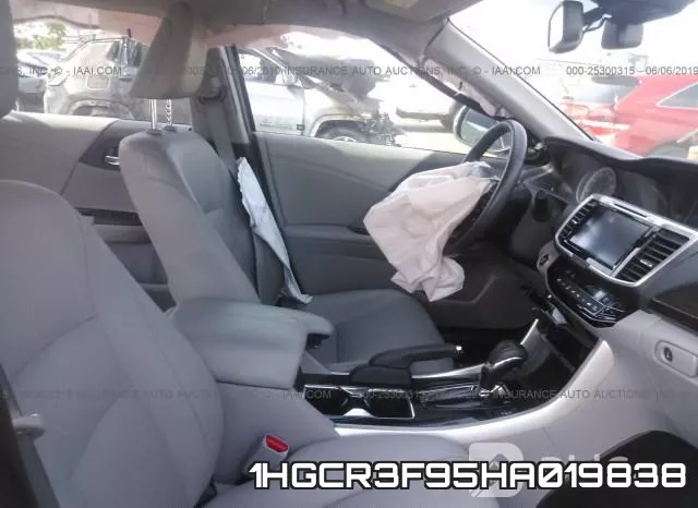 1HGCR3F95HA019838_5.webp