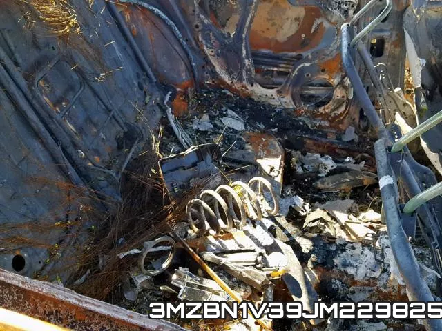 3MZBN1V39JM229825_6.webp