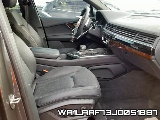 WA1LAAF73JD051887_5.webp
