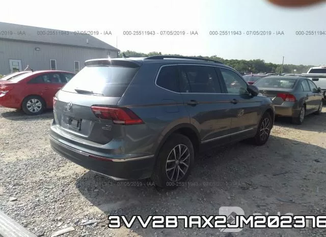 3VV2B7AX2JM202376_4.webp