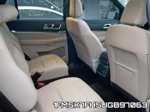 1FM5K7FH5JGB97063_6.webp
