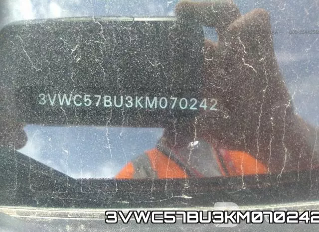 3VWC57BU3KM070242_9.webp
