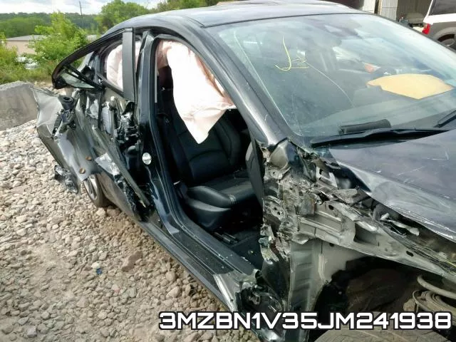 3MZBN1V35JM241938_9.webp