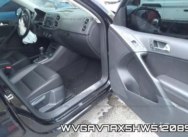 WVGAV7AX5HW512089_5.webp