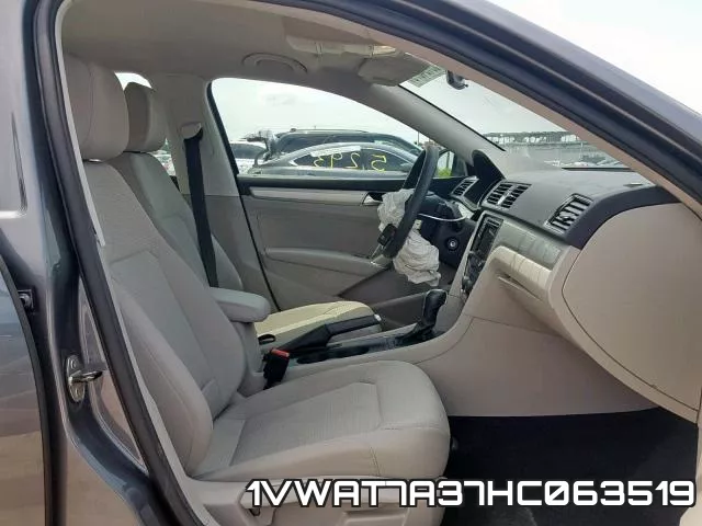 1VWAT7A37HC063519_5.webp