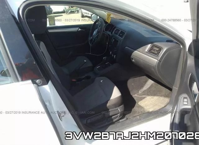 3VW2B7AJ2HM207028_5.webp