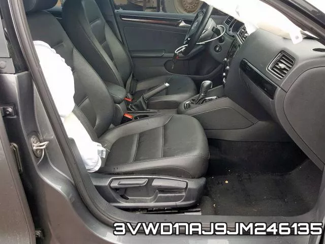 3VWD17AJ9JM246135_5.webp