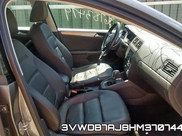3VWDB7AJ8HM370744