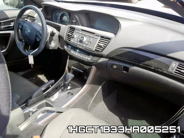 1HGCT1B33HA005251_9.webp