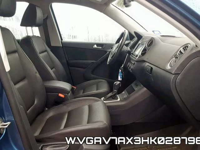WVGAV7AX3HK028798_5.webp