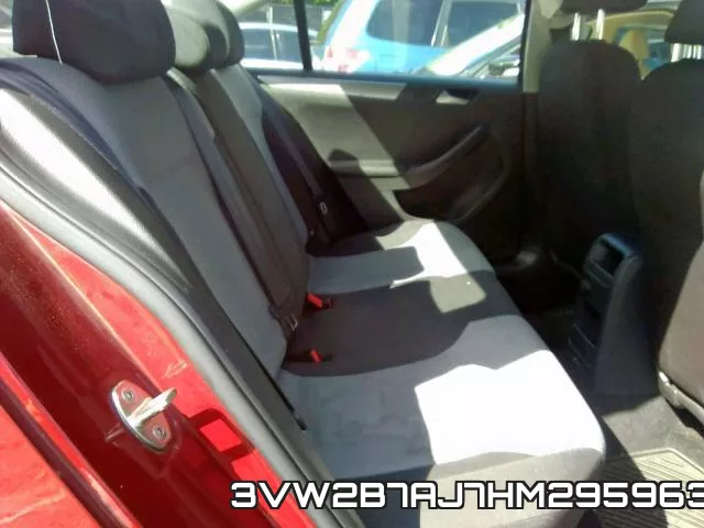 3VW2B7AJ7HM295963_6.webp