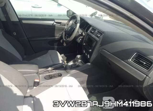 3VW2B7AJ9HM411986_5.webp