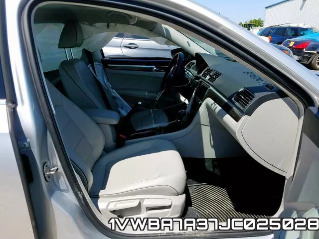 1VWBA7A37JC025028_5.webp