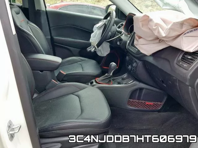 3C4NJDDB7HT606979_5.webp