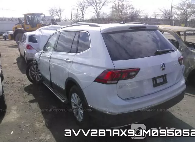 3VV2B7AX9JM095052_3.webp