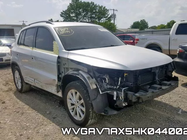 WVGAV7AX5HK044002_1.webp