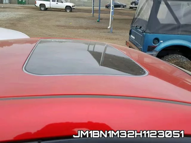 JM1BN1M32H1123051_9.webp