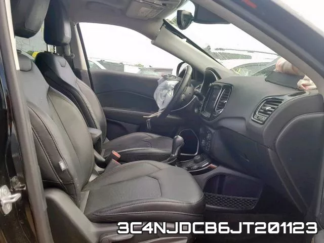 3C4NJDCB6JT201123_5.webp
