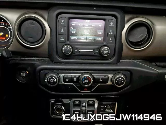 1C4HJXDG5JW114946_9.webp