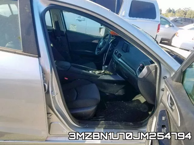 3MZBN1U70JM254794_5.webp