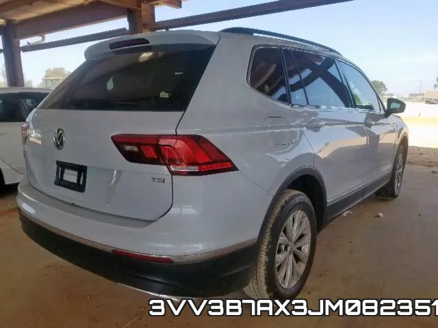3VV3B7AX3JM082351_4.webp