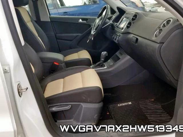 WVGAV7AX2HW513345_5.webp