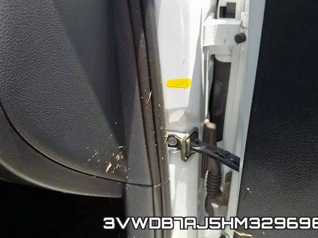 3VWDB7AJ5HM329696_9.webp