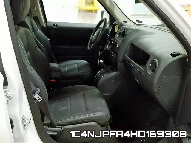 1C4NJPFA4HD169308_5.webp