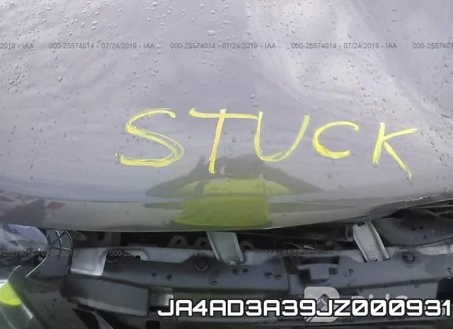 JA4AD3A39JZ000931_10.webp