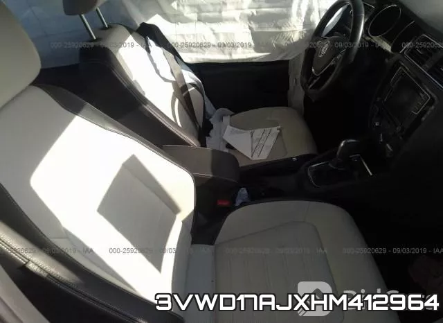 3VWD17AJXHM412964_5.webp