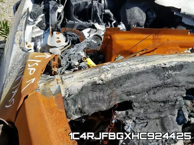 1C4RJFBGXHC924425_8.webp