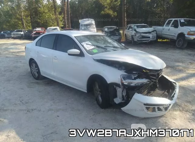 3VW2B7AJXHM370171_1.webp