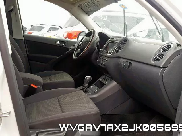 WVGAV7AX2JK005695_5.webp