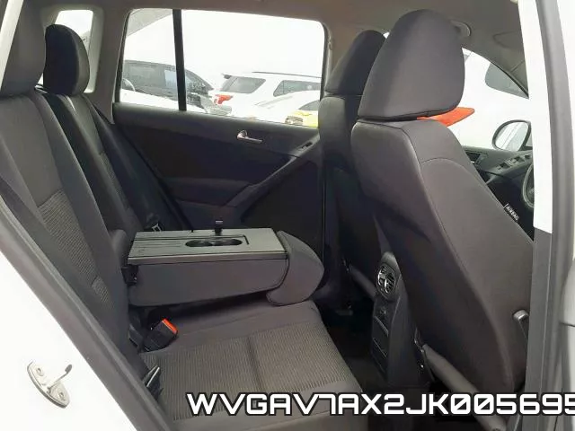 WVGAV7AX2JK005695_6.webp