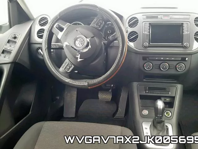 WVGAV7AX2JK005695_9.webp