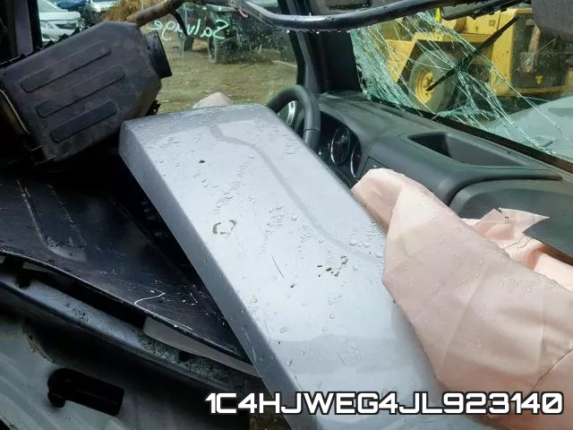1C4HJWEG4JL923140_5.webp