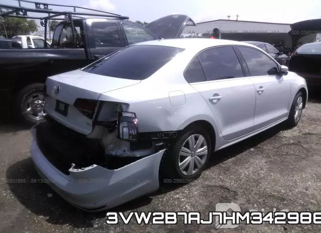 3VW2B7AJ7HM342988_4.webp