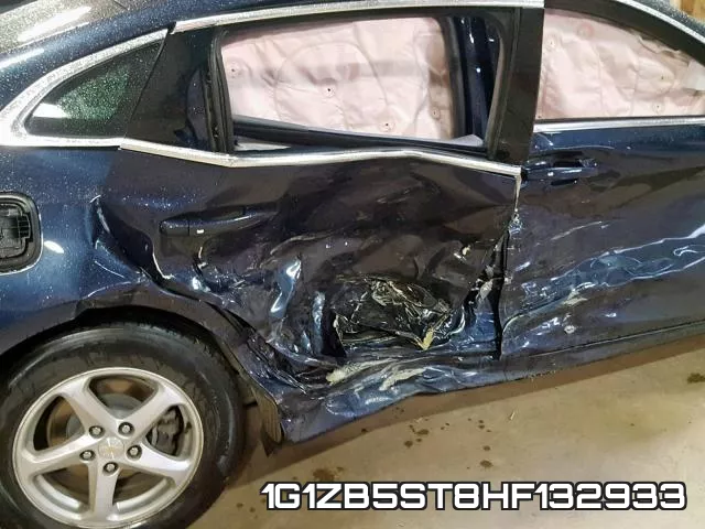 1G1ZB5ST8HF132933