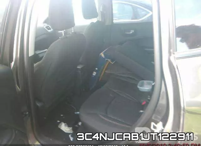 3C4NJCAB1JT122911_8.webp