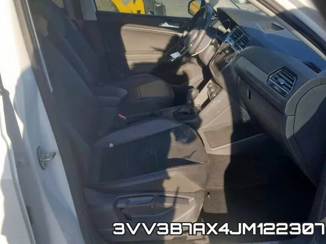 3VV3B7AX4JM122307_5.webp