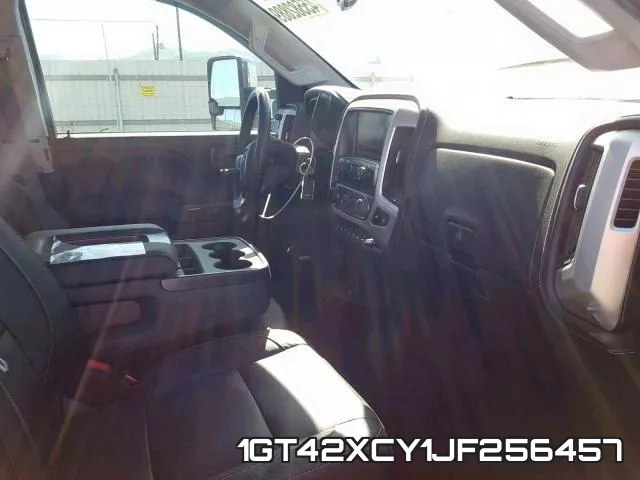 1GT42XCY1JF256457_5.webp