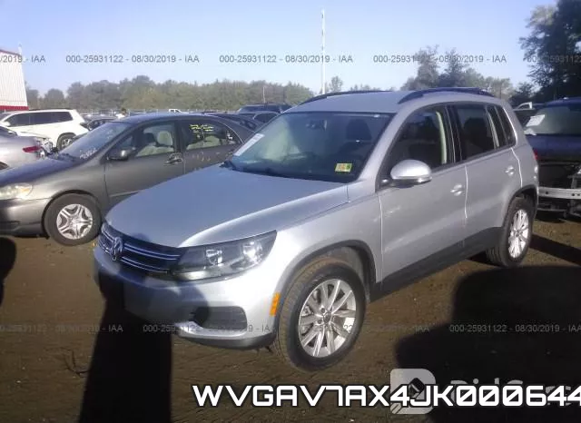 WVGAV7AX4JK000644_2.webp