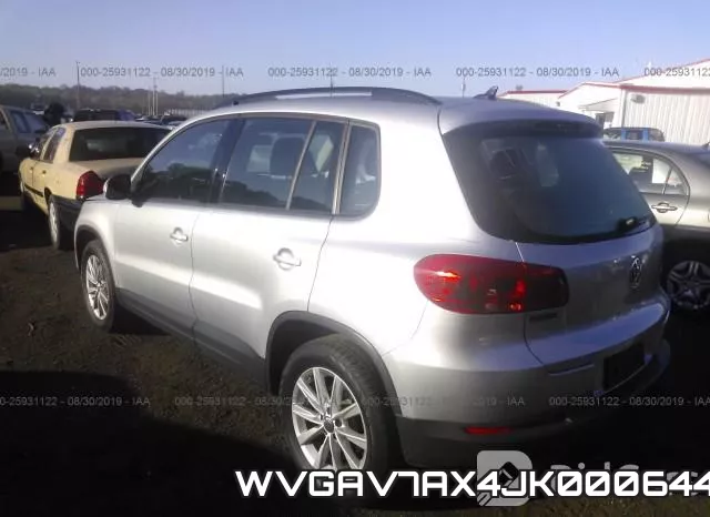 WVGAV7AX4JK000644_3.webp