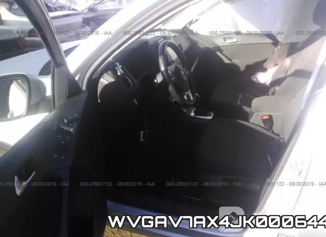 WVGAV7AX4JK000644_5.webp