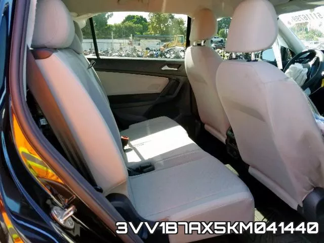 3VV1B7AX5KM041440_6.webp