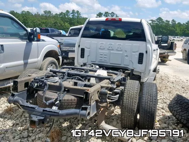 1GT42VCY8JF195791_4.webp