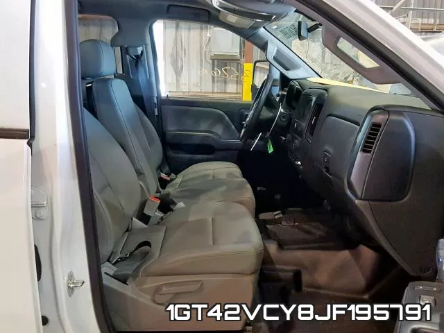 1GT42VCY8JF195791_5.webp