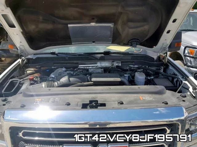 1GT42VCY8JF195791_7.webp
