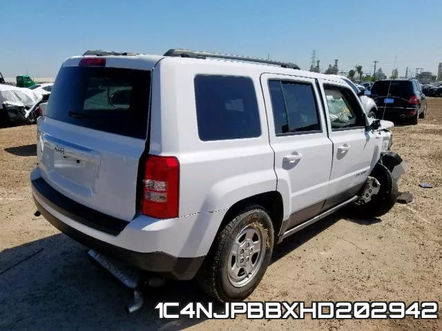 1C4NJPBBXHD202942_4.webp